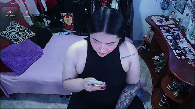 Snapshot of lufek23 chatting on November 26, 10:33 pm lufek23 online show from November 26, 10:33 pm