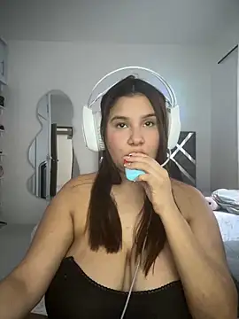 Snapshot of ValleryParker chatting on November 2, 9:28 pm ValleryParker online show from November 2, 9:28 pm