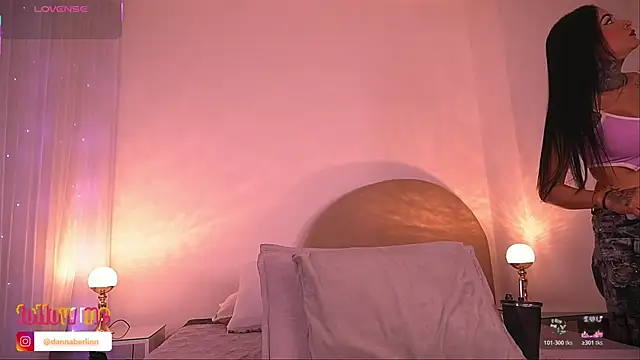 Snapshot of danna_berlin_ chatting on November 22, 7:24 pm danna berlin online show from November 22, 7:24 pm