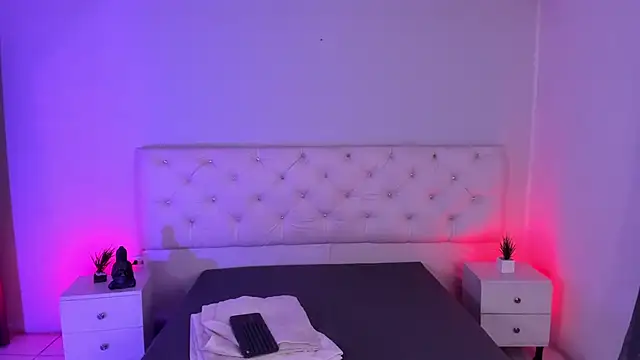 Aron cruz online show from November 27, 1:35 pm