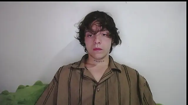 Snapshot of Santiago_kiler chatting on June 16, 12:24 am Santiago kiler online show from June 16, 12:24 am