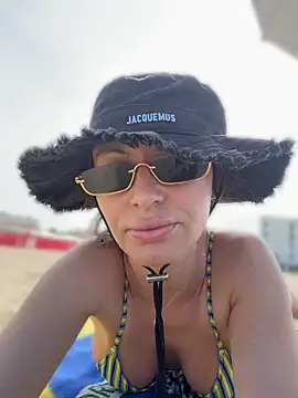 Snapshot of Natalieass chatting on May 28, 1:41 pm Natalieass online show from May 28, 1:41 pm