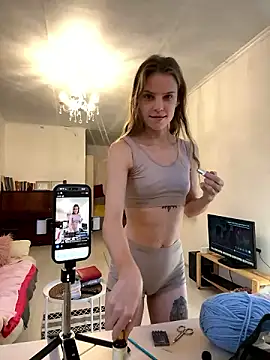 LeyaJohnson online show from December 7, 12:56 pm