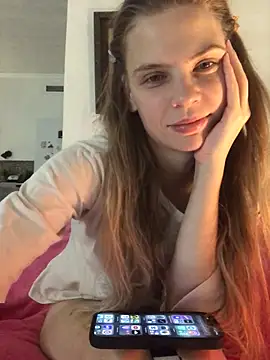 LeyaJohnson online show from December 20, 7:39 pm