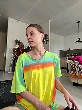 LeyaJohnson online show from June 2, 12:29 pm