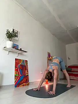 LeyaJohnson online show from June 11, 12:36 pm