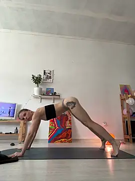 LeyaJohnson online show from June 16, 11:35 am