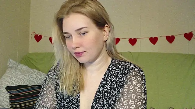 mmmPinUpGirl online show from April 30, 8:48 pm