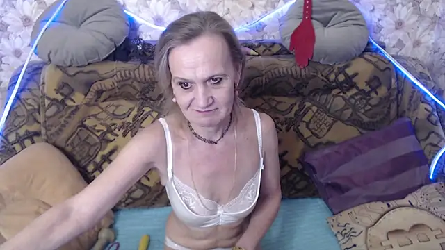 MissBekker online show from December 17, 7:31 pm