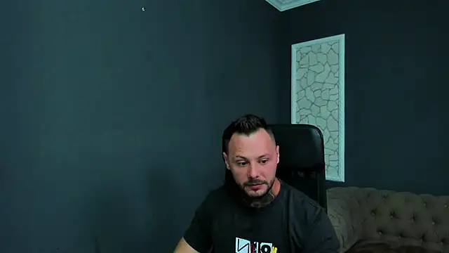 Snapshot of BrianHunts chatting on June 8, 3:29 am BrianHunts online show from June 8, 3:29 am