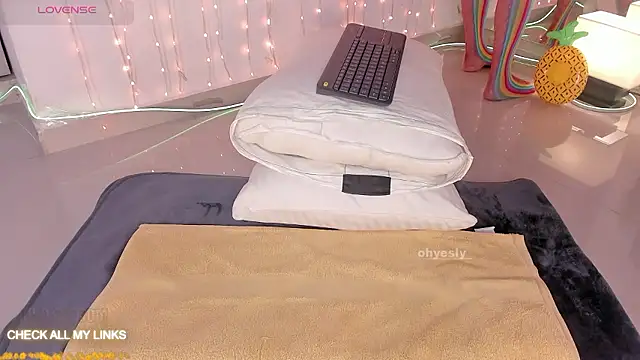 ohyesly  online show from January 9, 10:07 am