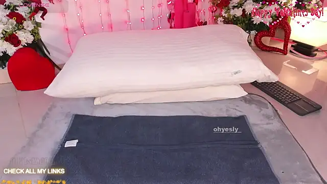 ohyesly  online show from February 14, 10:12 am