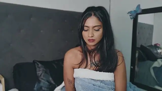Delilah Blazee online show from June 6, 4:06 am