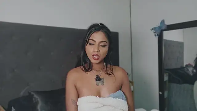 Delilah Blazee online show from June 10, 5:18 am