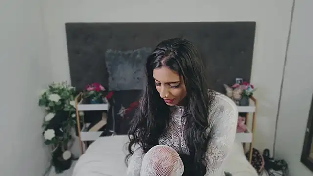 Delilah Blazee online show from June 23, 4:49 pm