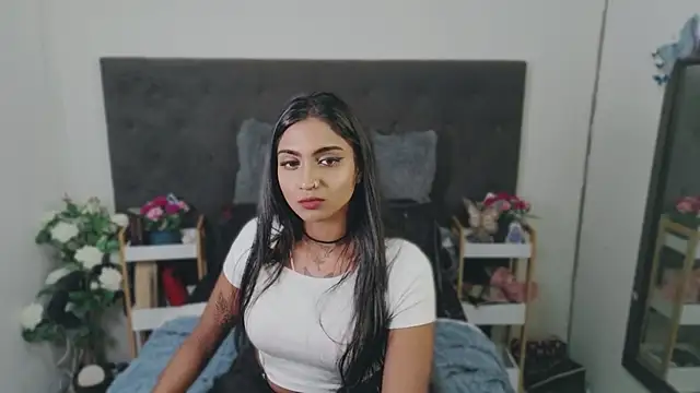 Delilah Blazee online show from July 13, 2:53 pm