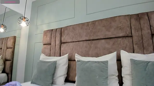 princesaparis online show from February 21, 11:33 am