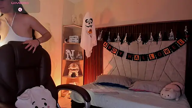  Niah  online show from November 3, 8:10 pm