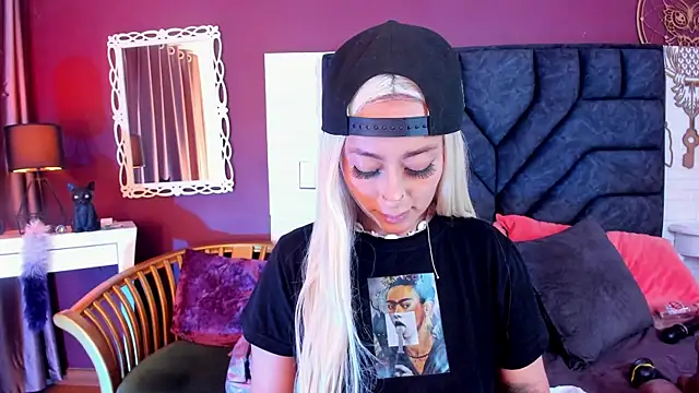 Mia-Bloom online show from February 21, 7:12 am