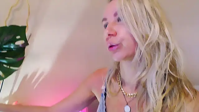 OLIVIA CANDY online show from June 1, 5:09 am