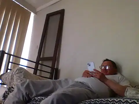 Snapshot of Ilikegranny666 chatting on April 11, 10:08 am Ilikegranny666 online show from April 11, 10:08 am