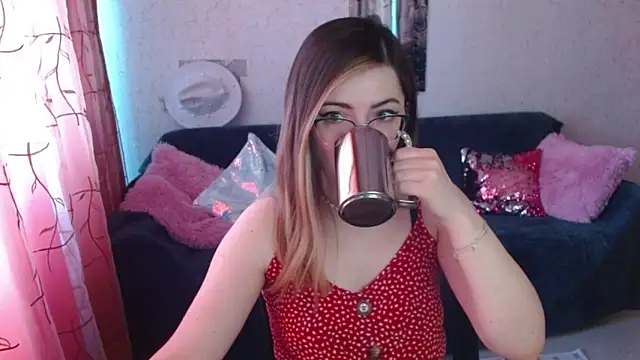 Snapshot of Arielsssplash chatting on June 2, 5:42 am Arielsssplash online show from June 2, 5:42 am