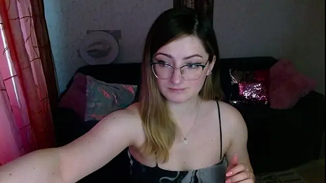 Snapshot of Arielsssplash chatting on June 8, 5:30 am Arielsssplash online show from June 8, 5:30 am