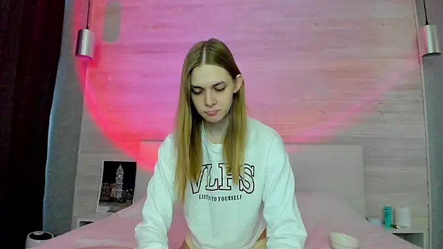 molly hunt  online show from April 26, 4:43 am
