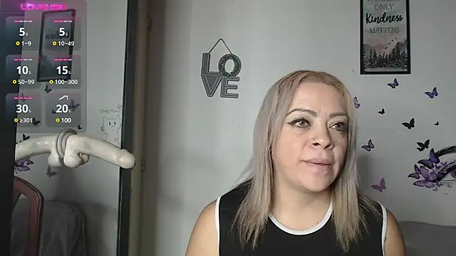 Snapshot of LIila28six chatting on February 24, 12:30 am LIila28six online show from February 24, 12:30 am