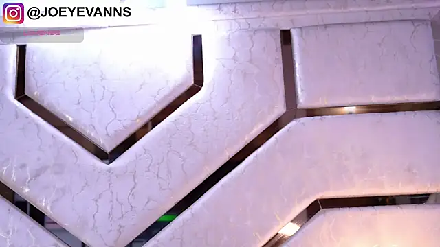 JOEYEVANS online show from October 17, 5:21 am