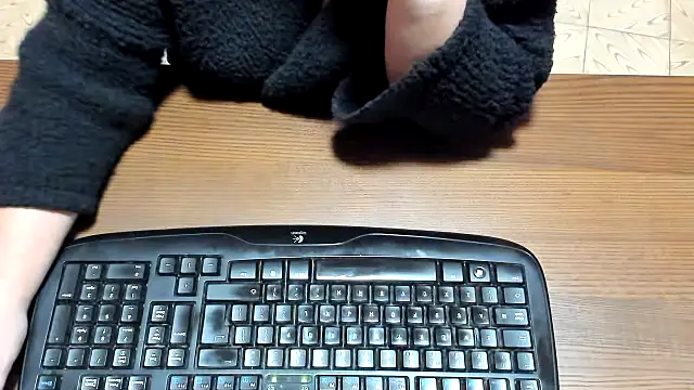 NikkiHolland online show from February 28, 4:30 pm