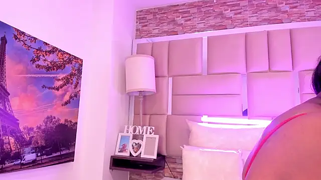 ShaniaBrownn online show from February 14, 12:35 pm