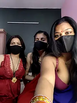 Snapshot of cutee__crazy chatting on May 4, 2:35 pm cutee crazy online show from May 4, 2:35 pm