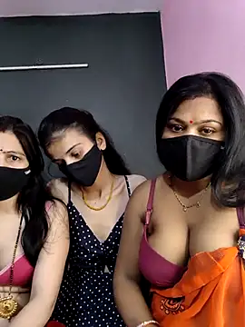 Snapshot of cutee__crazy chatting on May 5, 2:25 pm cutee crazy online show from May 5, 2:25 pm