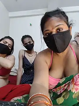 Snapshot of cutee__crazy chatting on May 23, 1:37 pm cutee crazy online show from May 23, 1:37 pm