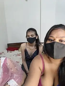 Snapshot of cutee__crazy chatting on May 29, 2:15 pm cutee crazy online show from May 29, 2:15 pm