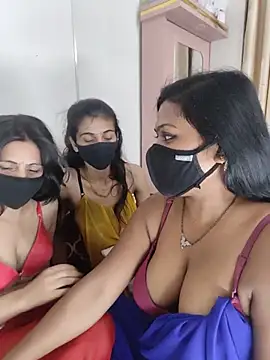 Snapshot of cutee__crazy chatting on July 28, 3:21 pm cutee crazy online show from July 28, 3:21 pm