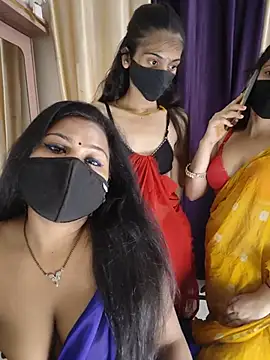 Snapshot of cutee__crazy chatting on July 30, 1:32 pm cutee crazy online show from July 30, 1:32 pm
