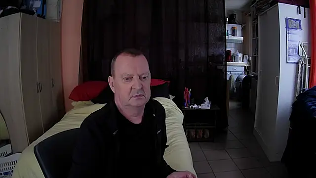 Snapshot of passifsoumis1963 chatting on November 14, 10:25 am passifsoumis1963 online show from November 14, 10:25 am