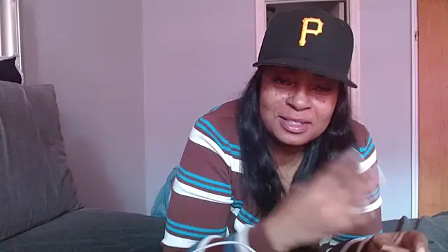 MSweetLindaParks online show from March 21, 1:48 pm