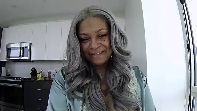 Snapshot of MSweetLindaParks chatting on May 19, 3:40 pm MSweetLindaParks online show from May 19, 3:40 pm