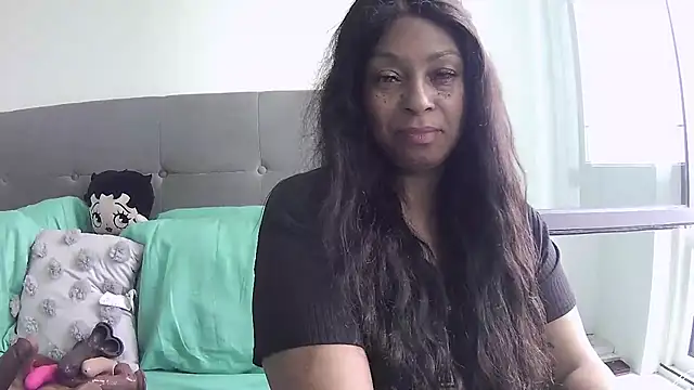 MSweetLindaParks online show from June 27, 6:35 pm
