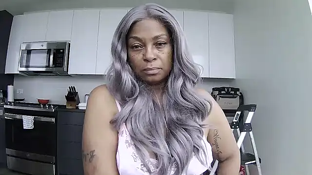 MSweetLindaParks online show from July 7, 11:25 am