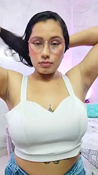 Snapshot of LauraRuiz1 chatting on May 27, 1:02 am LauraRuiz1 online show from May 27, 1:02 am