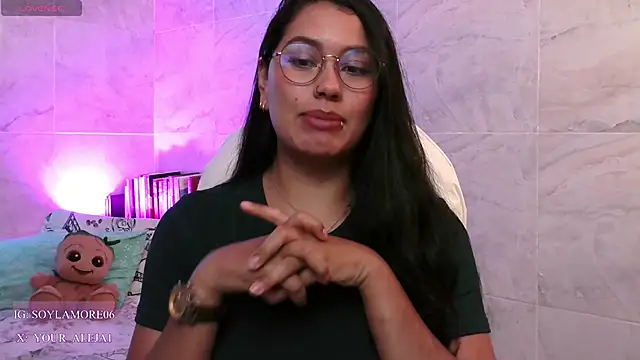 Snapshot of LauraRuiz1 chatting on June 8, 9:26 pm LauraRuiz1 online show from June 8, 9:26 pm