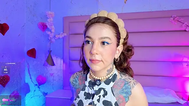 Snapshot of Evangelyne_1 chatting on May 8, 3:39 pm Evangelyne 1 online show from May 8, 3:39 pm