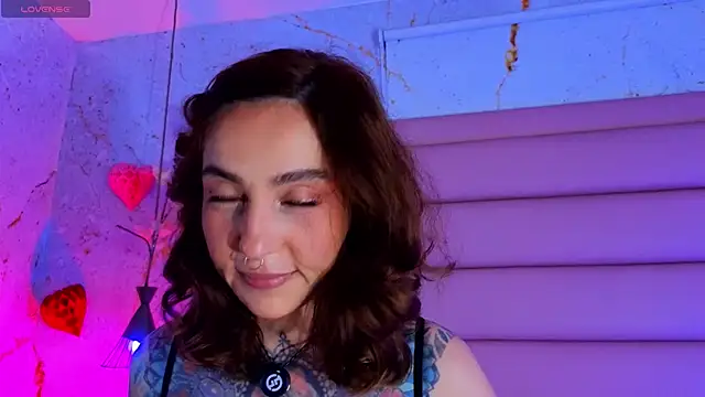 Snapshot of Evangelyne_1 chatting on May 21, 4:47 pm Evangelyne 1 online show from May 21, 4:47 pm