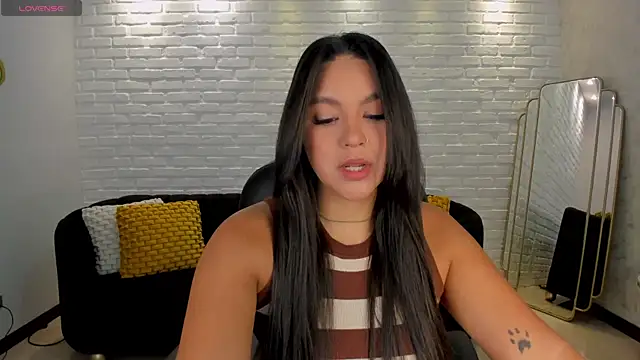 ToriCrossX online show from March 5, 12:33 pm