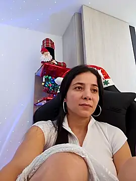 Snapshot of miaeyes chatting on December 17, 4:43 pm miaeyes online show from December 17, 4:43 pm