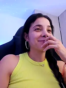 Snapshot of miaeyes chatting on January 11, 4:25 pm miaeyes online show from January 11, 4:25 pm